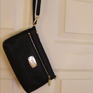 Wristlet purse
